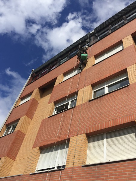 Alpiniste du bâtiment à Paris 17 
