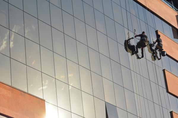 Remplacement de garde-corps pour la mise en sécurité d'un balcon à Paris